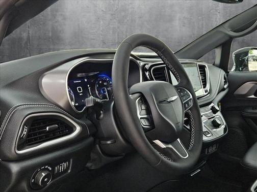2025 Chrysler Pacifica L