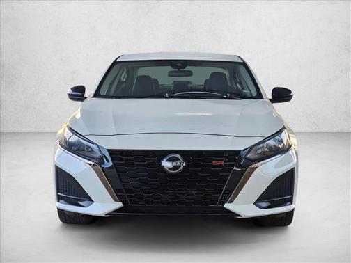 Glacier White 2024 Nissan Altima SR FWD