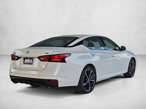 Glacier White 2024 Nissan Altima SR FWD
