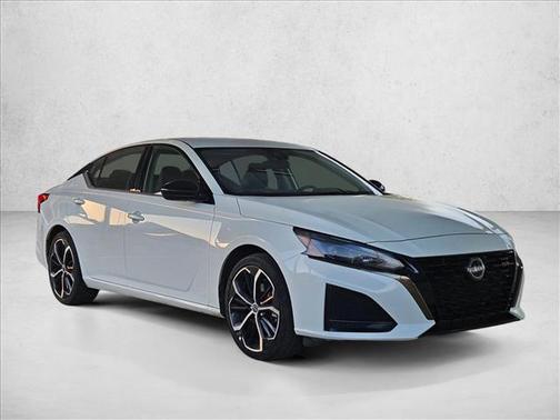 Glacier White 2024 Nissan Altima SR FWD