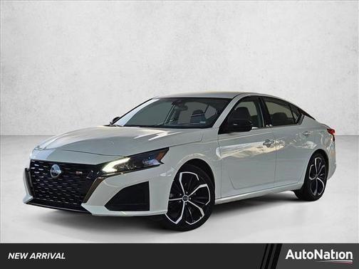 Glacier White 2024 Nissan Altima SR FWD