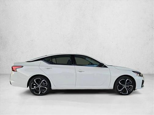 Glacier White 2024 Nissan Altima SR FWD