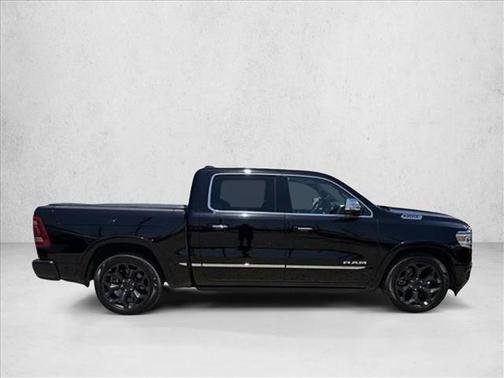 Diamond Black Crystal Pearlcoat 2021 RAM 1500 Limited
