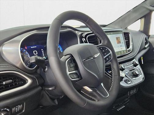 2025 Chrysler Pacifica L