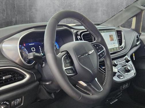 2025 Chrysler Pacifica L