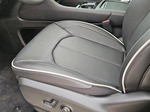 Diamond Black Crystal Pearlcoat 2026 Chrysler Pacifica Limited