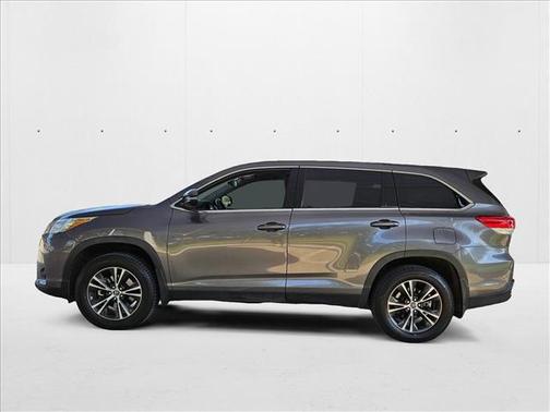 2019 Toyota Highlander LE I4