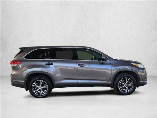 2019 Toyota Highlander LE I4