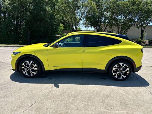 GRABBER YELLOW 2025 Ford Mustang Mach-E Select