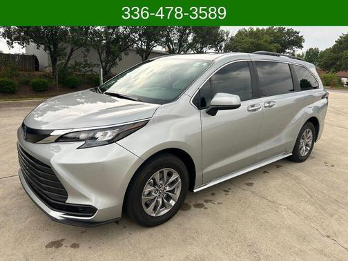 Celestial Silver Metallic 2025 Toyota Sienna LE