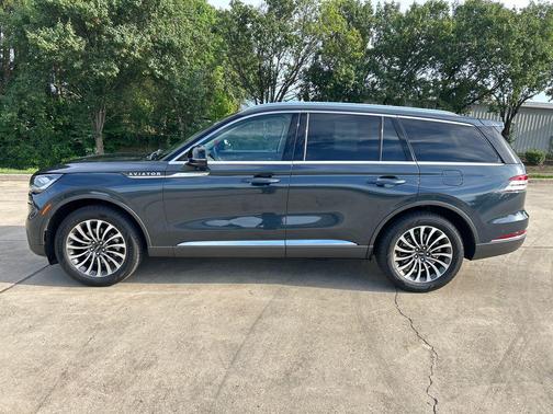 FLIGHT BLUE MET CC 2024 Lincoln Aviator Reserve AWD