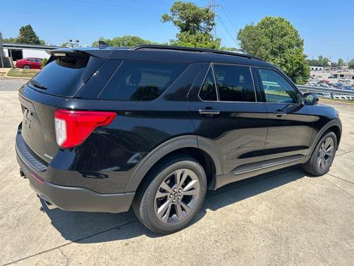 AGATE BLACK METALLIC 2023 Ford Explorer XLT