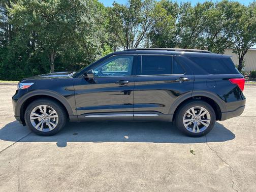 AGATE BLACK METALLIC 2023 Ford Explorer XLT