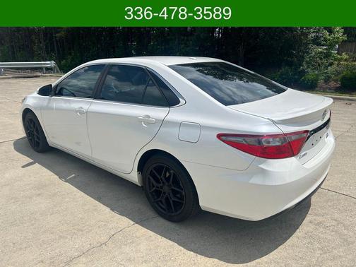 Blizzard Pearl 2016 Toyota Camry SE w/Special Edition Pkg