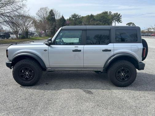 ICONIC SILVER METALLIC 2023 Ford Bronco Wildtrak