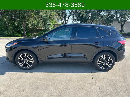 AGATE BLACK METALLIC 2022 Ford Escape SE