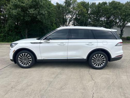 PRISTINE WHITE MET 3C 2024 Lincoln Aviator Premiere