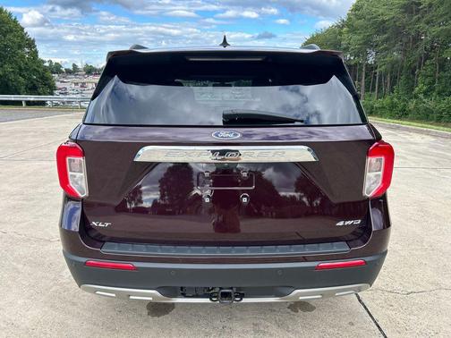 Jewel Red Metallic Tinted Clearcoat 2023 Ford Explorer XLT