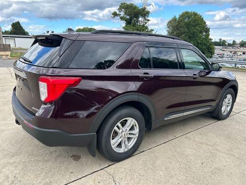 Jewel Red Metallic Tinted Clearcoat 2023 Ford Explorer XLT