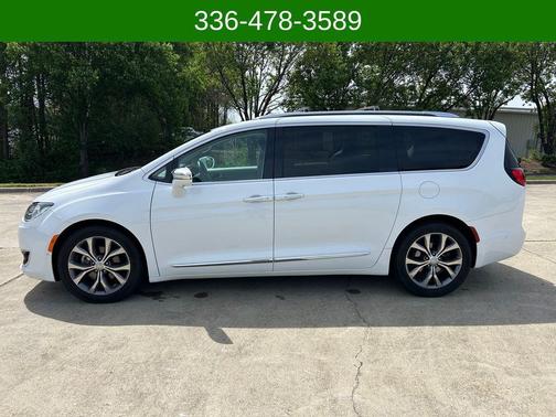 Bright White Clearcoat 2018 Chrysler Pacifica Limited