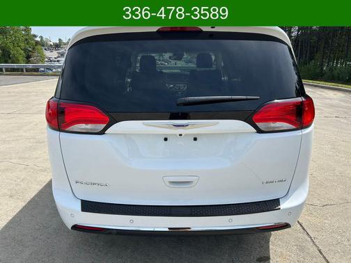 Bright White Clearcoat 2018 Chrysler Pacifica Limited