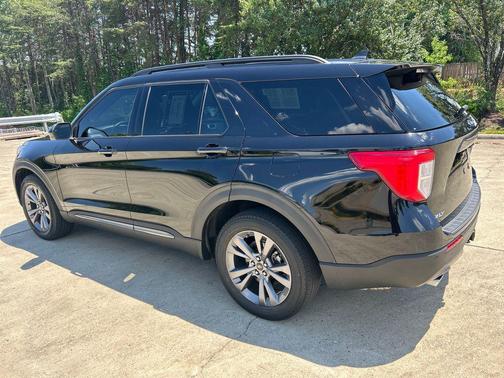 AGATE BLACK METALLIC 2023 Ford Explorer XLT
