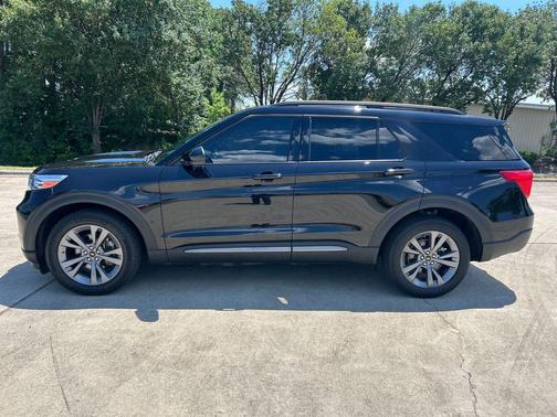 AGATE BLACK METALLIC 2023 Ford Explorer XLT