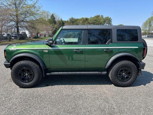 ERUPTION GREEN METALLIC 2024 Ford Bronco Wildtrak