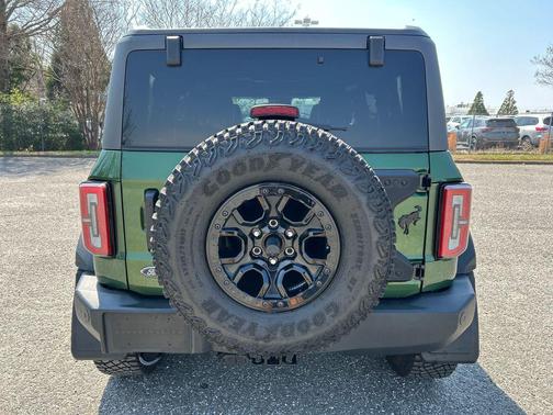 ERUPTION GREEN METALLIC 2024 Ford Bronco Wildtrak