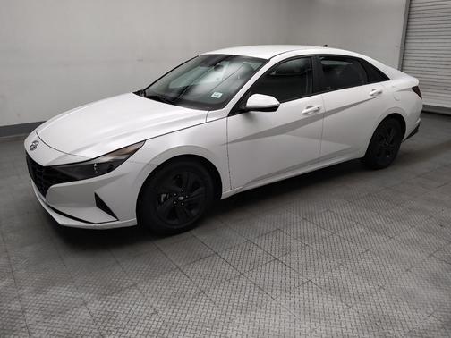 Quartz White 2022 Hyundai ELANTRA SEL