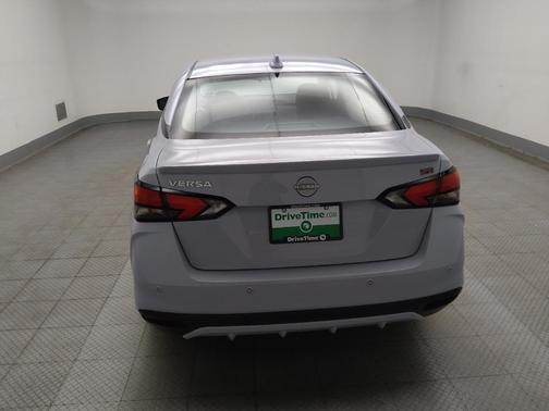 Gray Sky Pearl 2023 Nissan Versa 1.6 S