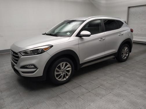 Molten Silver 2017 Hyundai TUCSON SE Plus