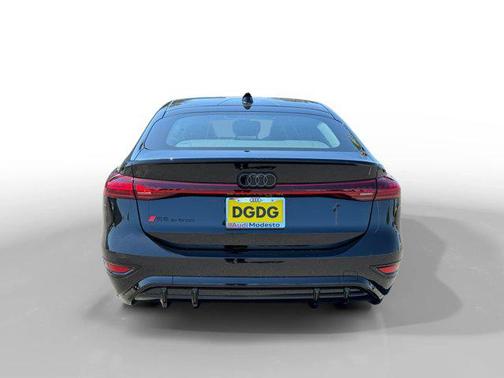 Mythos Black Metallic 2027 Audi S6 e-tron Premium Plus