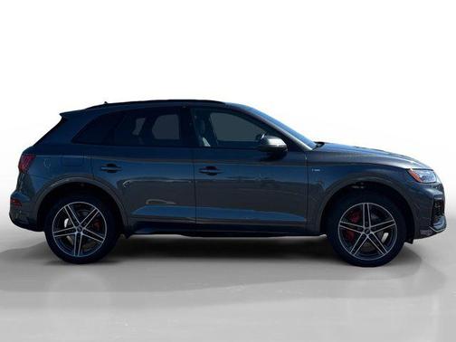 Daytona Gray Pearl Effect 2024 Audi Q5 e 55 S line Premium Plus