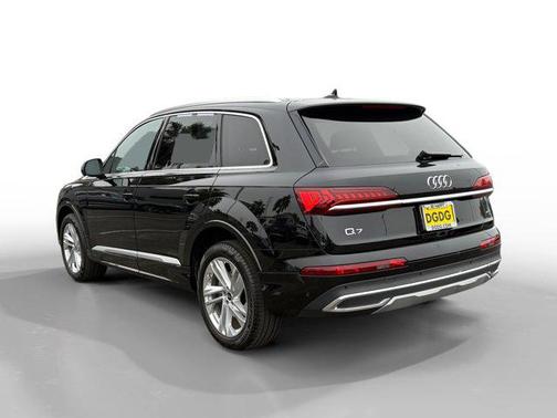 2022 Audi Q7 55 Premium Plus