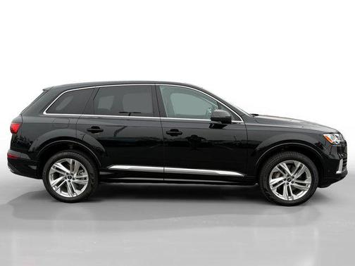 2022 Audi Q7 55 Premium Plus
