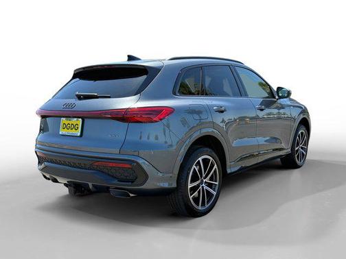 Tambora Gray Metallic 2026 Audi Q5 Premium Plus TFSI quattro S tronic