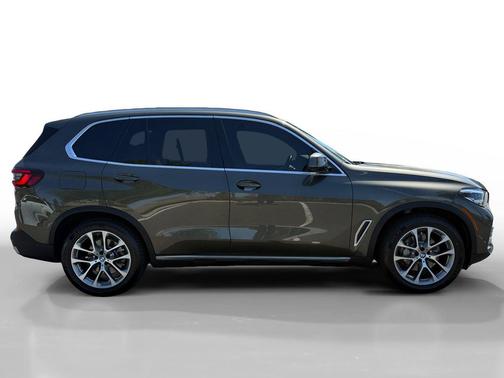 Manhattan Green Metallic 2022 BMW X5 sDrive40i
