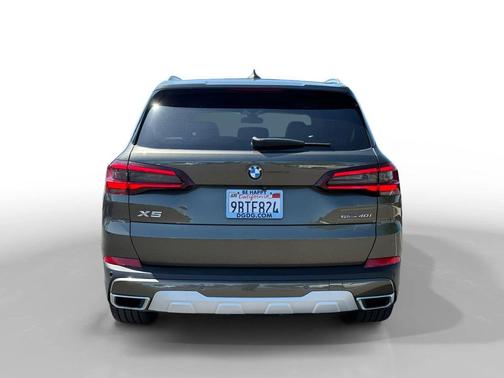 Manhattan Green Metallic 2022 BMW X5 sDrive40i