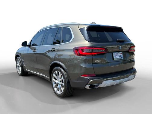 Manhattan Green Metallic 2022 BMW X5 sDrive40i