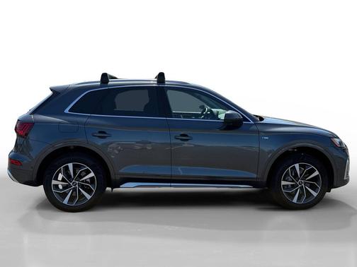 Daytona Gray Pearl Effect 2022 Audi Q5 45 S line Prestige