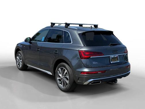 Daytona Gray Pearl Effect 2022 Audi Q5 45 S line Prestige