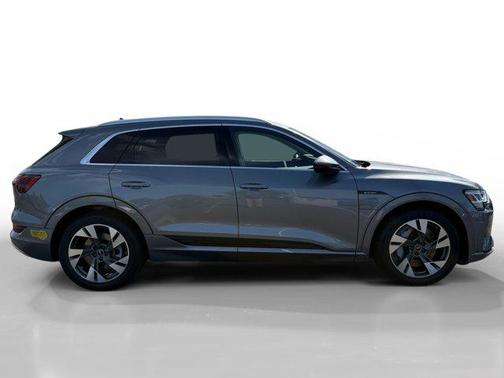 2022 Audi e-tron Premium