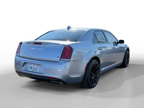 2018 Chrysler 300 S