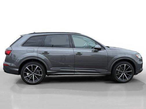 Samurai Gray Metallic 2023 Audi Q7 55 Premium Plus