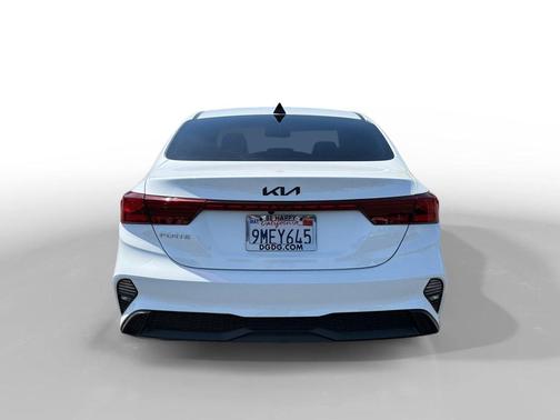 Snow White Pearl 2024 Kia Forte LXS