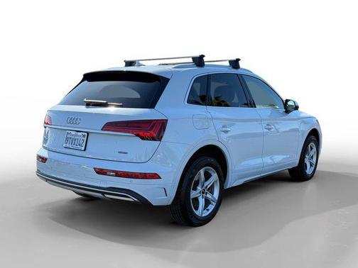 Glacier White Metallic 2023 Audi Q5 40 Premium