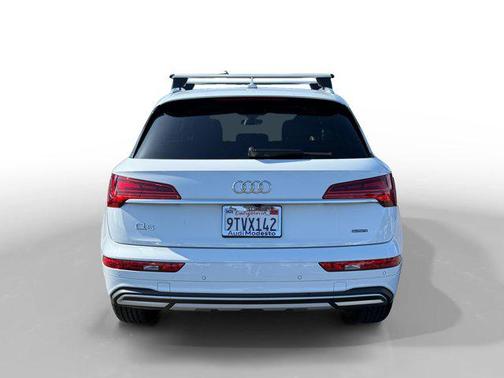 Glacier White Metallic 2023 Audi Q5 40 Premium