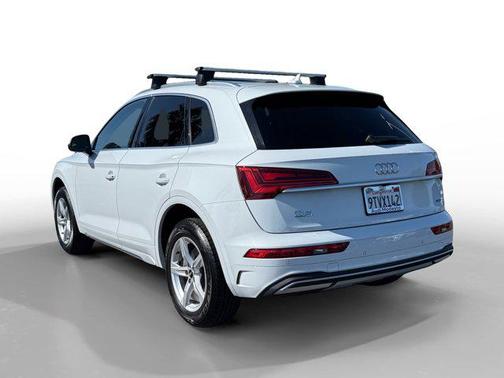 Glacier White Metallic 2023 Audi Q5 40 Premium