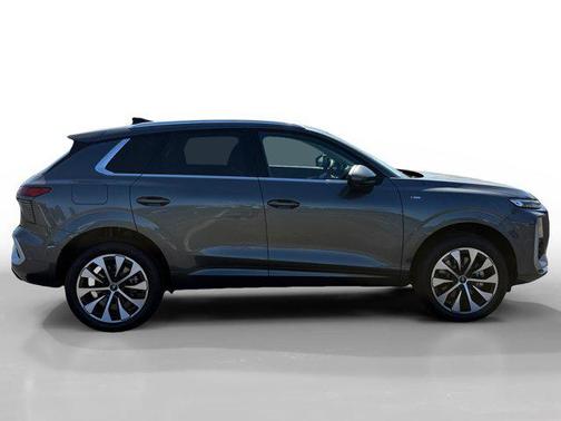 Daytona Gray Pearl Effect 2026 Audi Q3 TFSI quattro S tronic